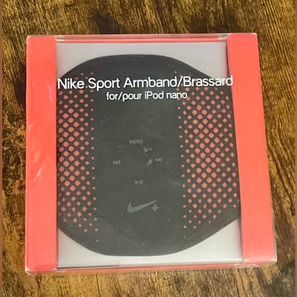 Nike Sport Armband for iPod Nano Black/Red New In Box